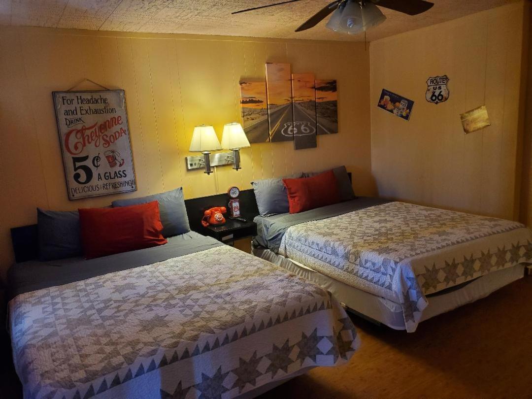 Brad'S Desert Inn Holbrook Esterno foto
